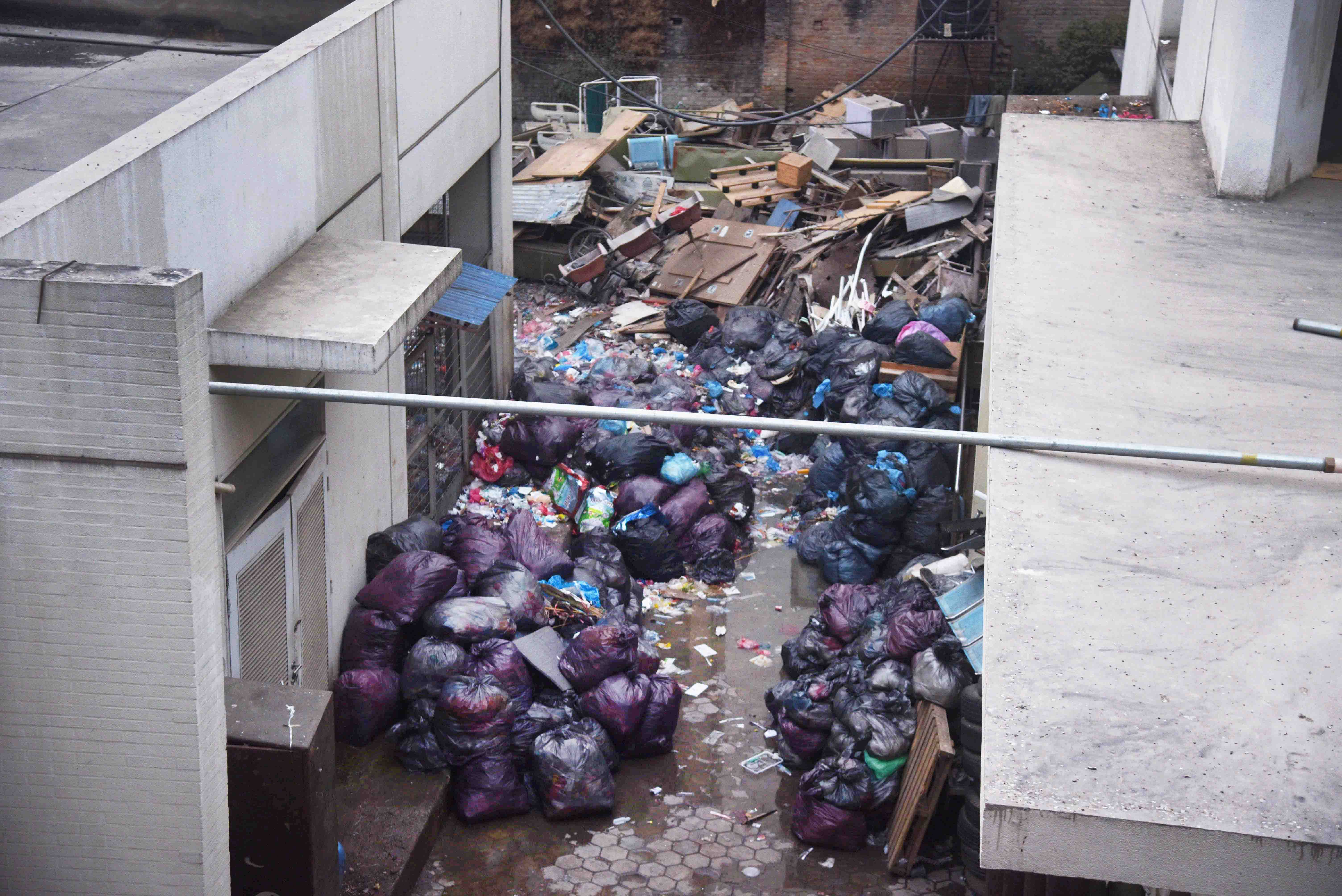 आफै बिरामी अवस्थामा काठमाडौँका अस्पतालहरू (फोटो फिचर)