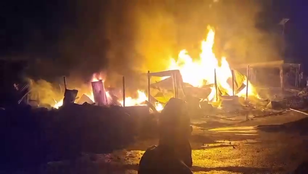 अछामको साँफेबगरमा आगलागी हुँदा १ करोड ९२ लाख बढी क्षति