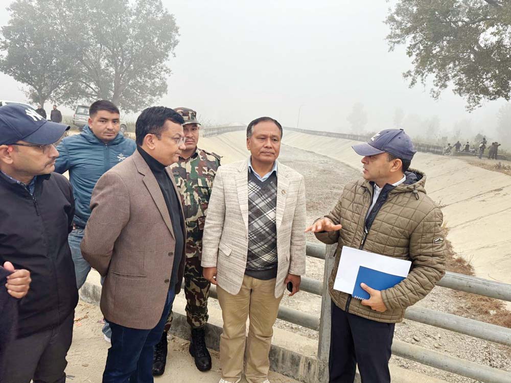 विभिन्न भौतिक पूर्वाधार निर्माणको स्थलगत अनुगमनमा मन्त्री घिसिङ
