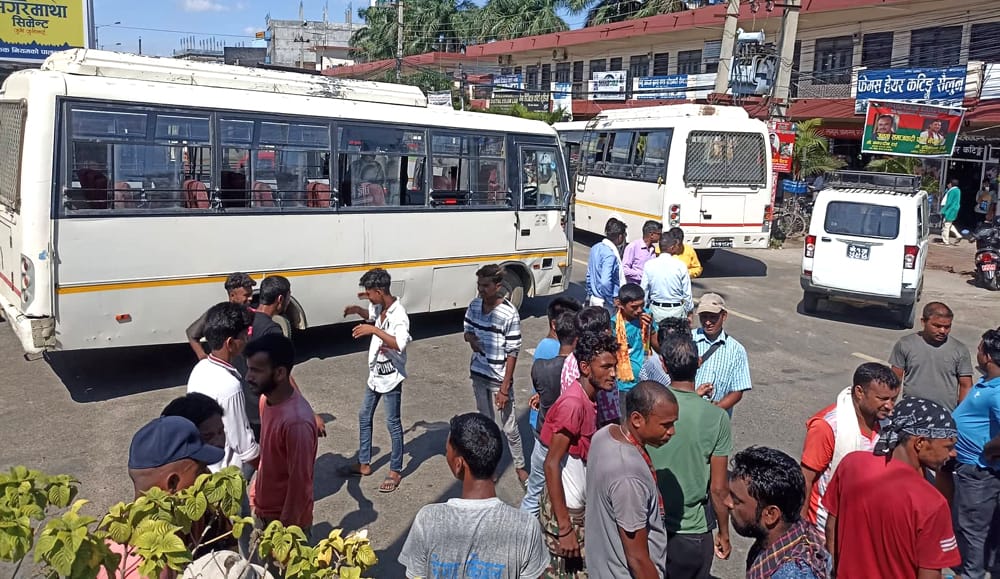 विभिन्न ७ बुँदे मागहरू राख्दै यातायात व्यवसायीद्धारा चरणबद्ध आन्दोलन सुरु